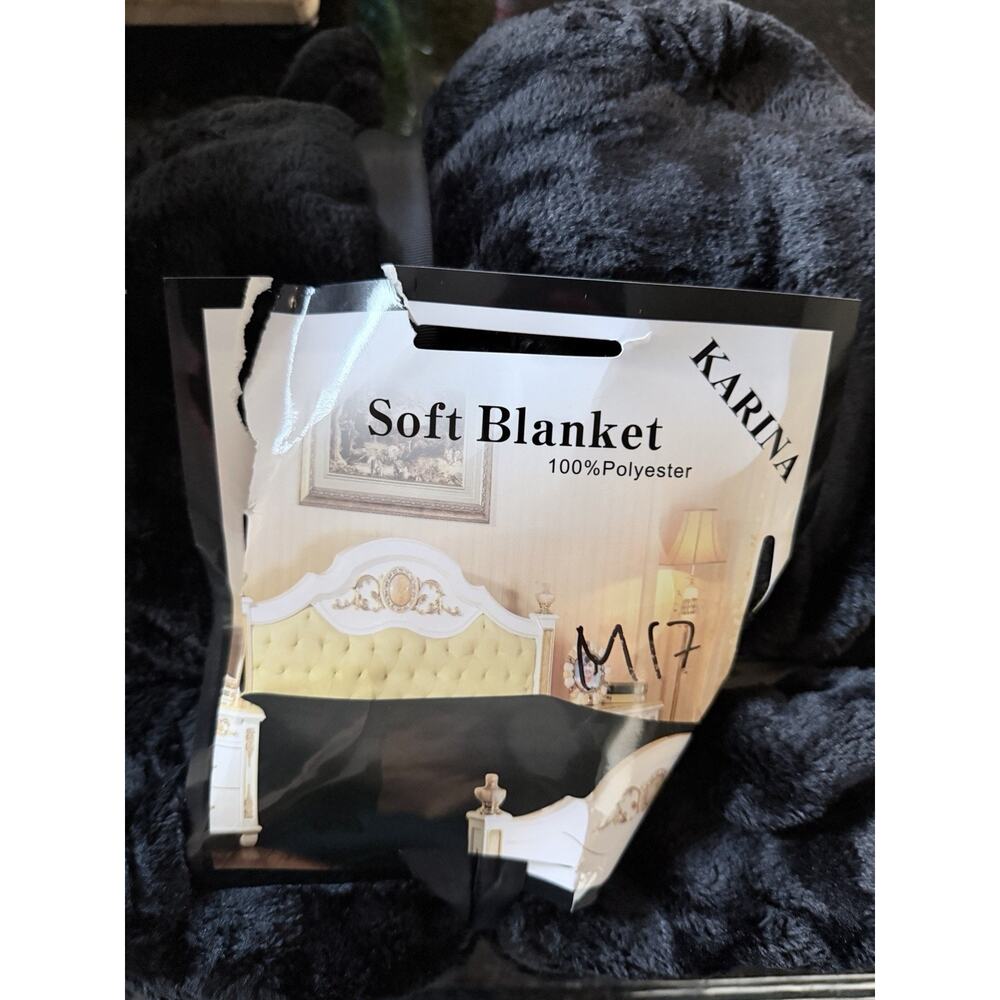 Very Soft Twin Size Blanket In Black Color 100% Polyester Machine Washable NWT